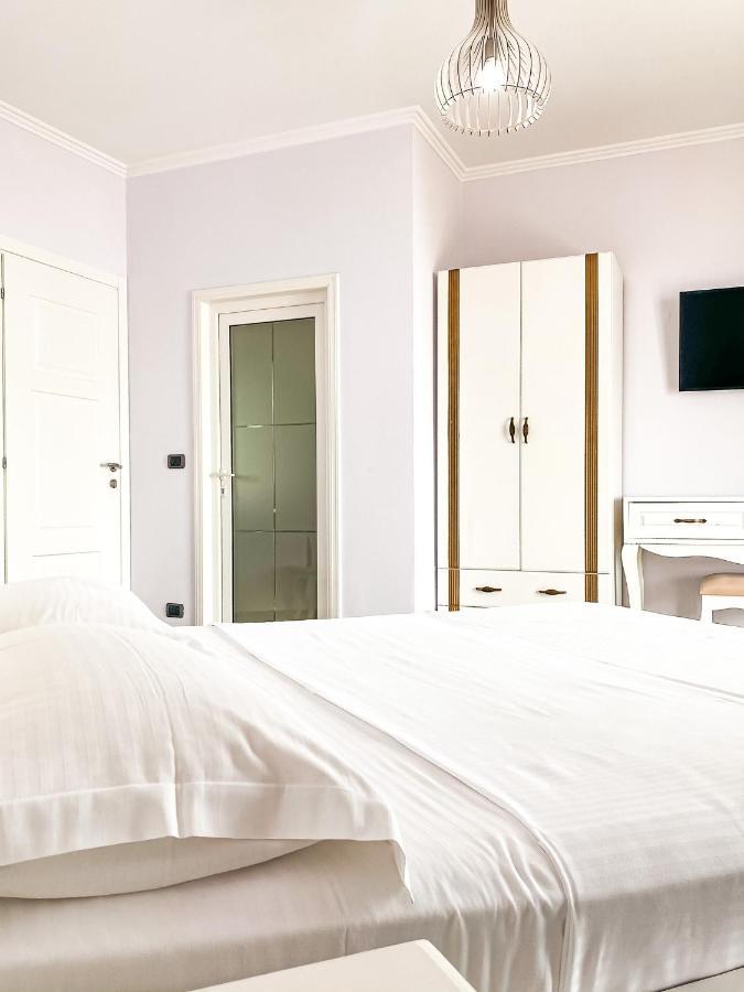 Hotel Majestic Дуррес Экстерьер фото