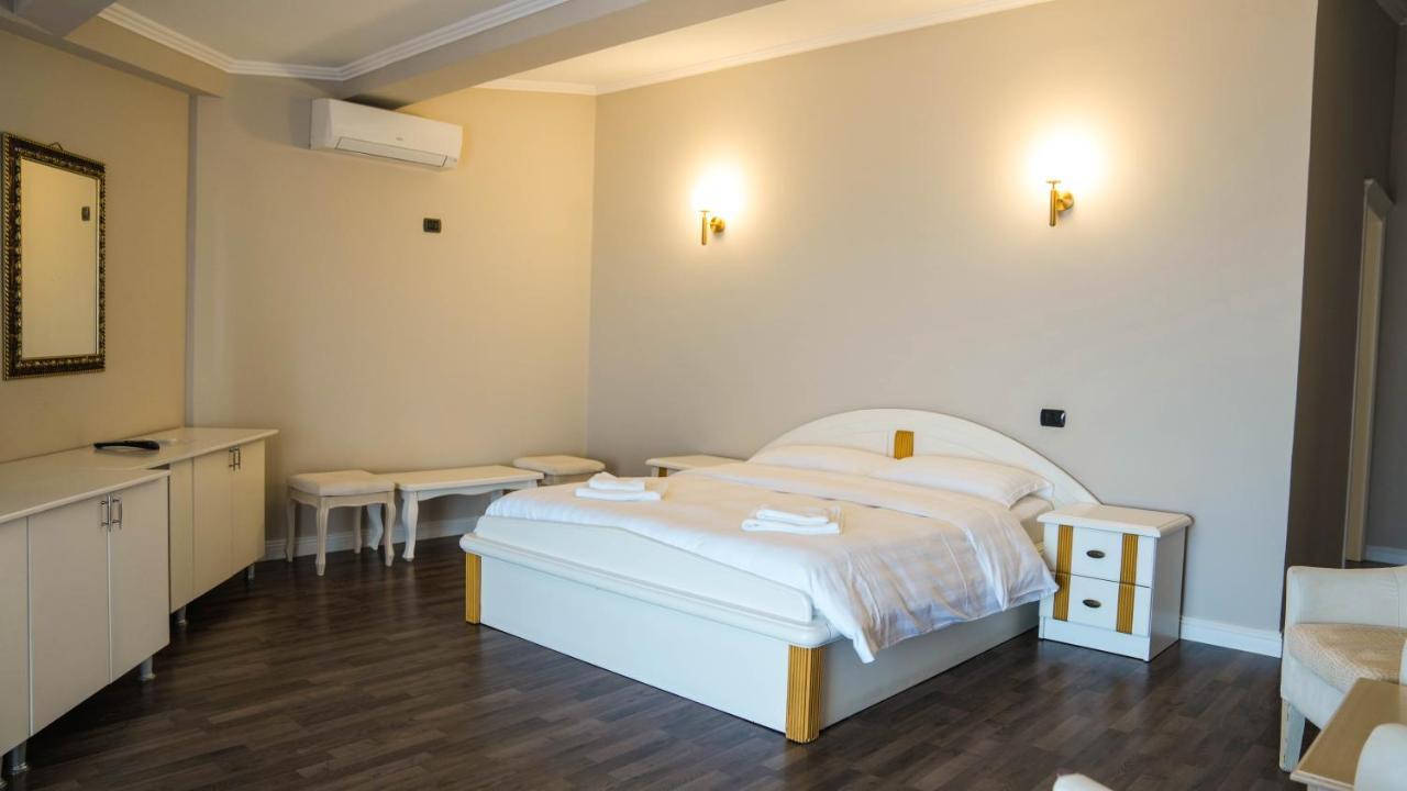 Hotel Majestic Дуррес Экстерьер фото