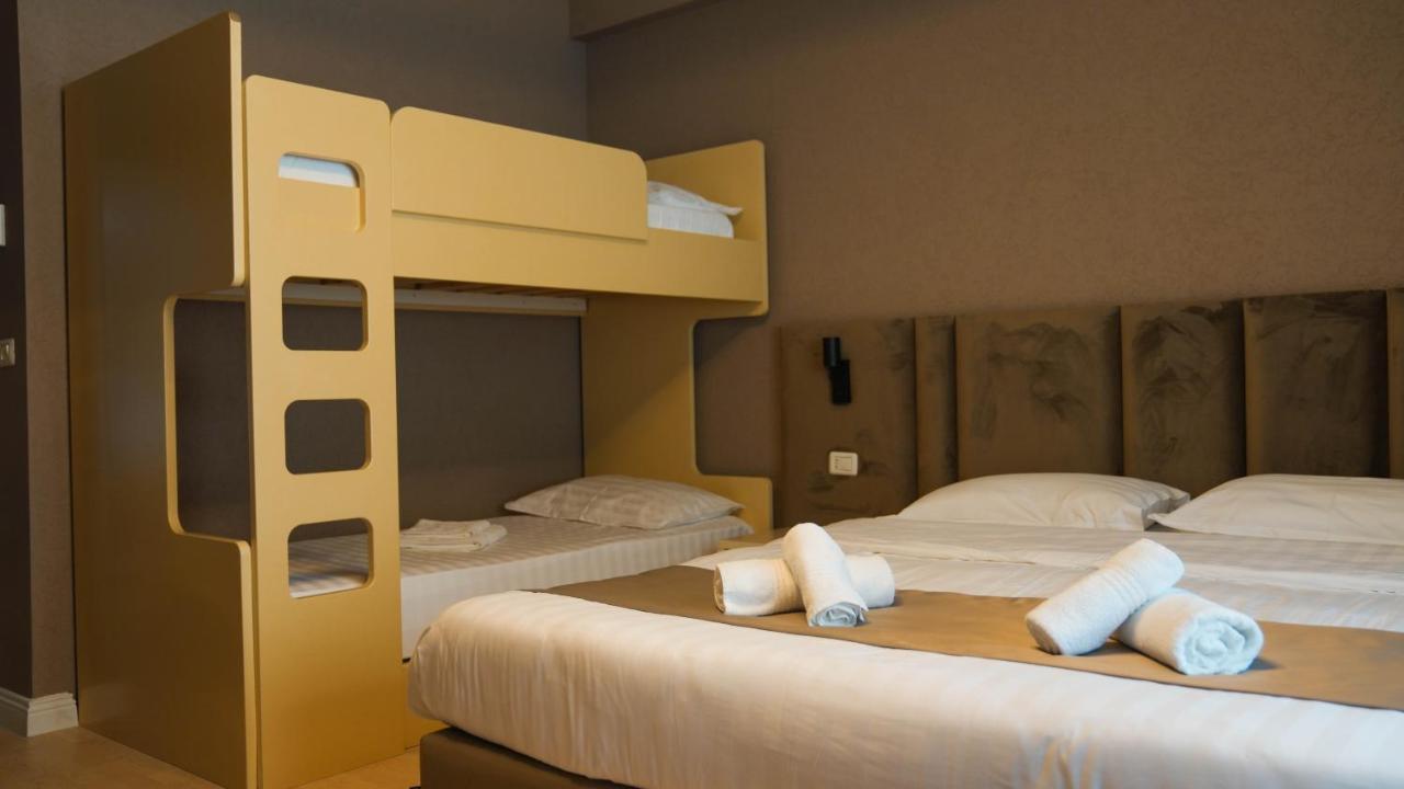 Hotel Majestic Дуррес Экстерьер фото