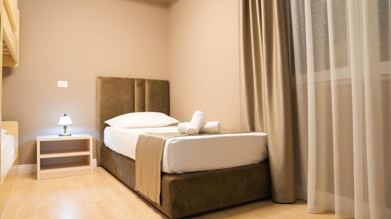 Hotel Majestic Дуррес Экстерьер фото