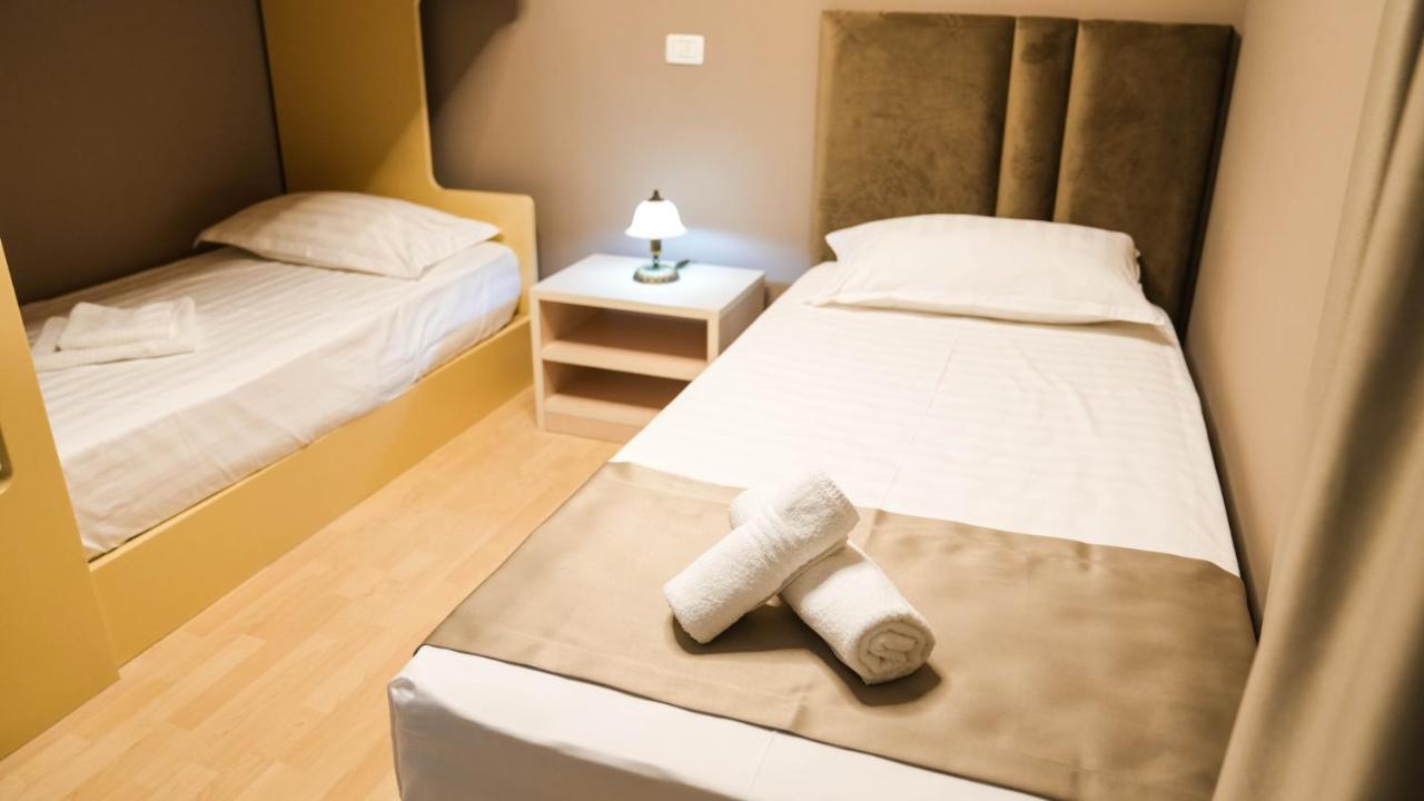 Hotel Majestic Дуррес Экстерьер фото