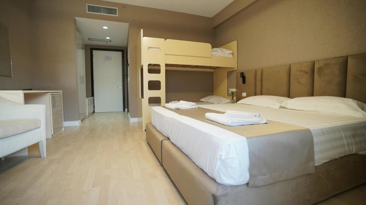 Hotel Majestic Дуррес Экстерьер фото