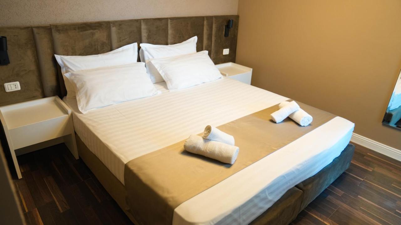 Hotel Majestic Дуррес Экстерьер фото