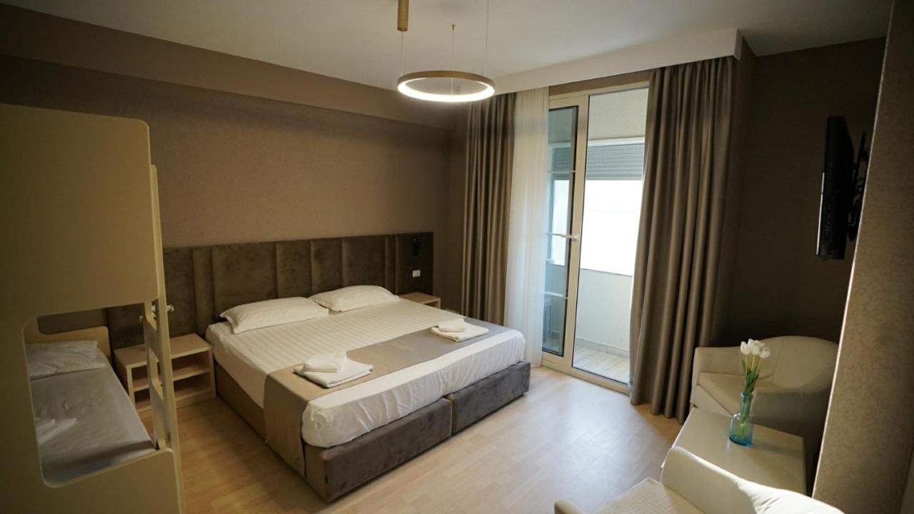 Hotel Majestic Дуррес Экстерьер фото