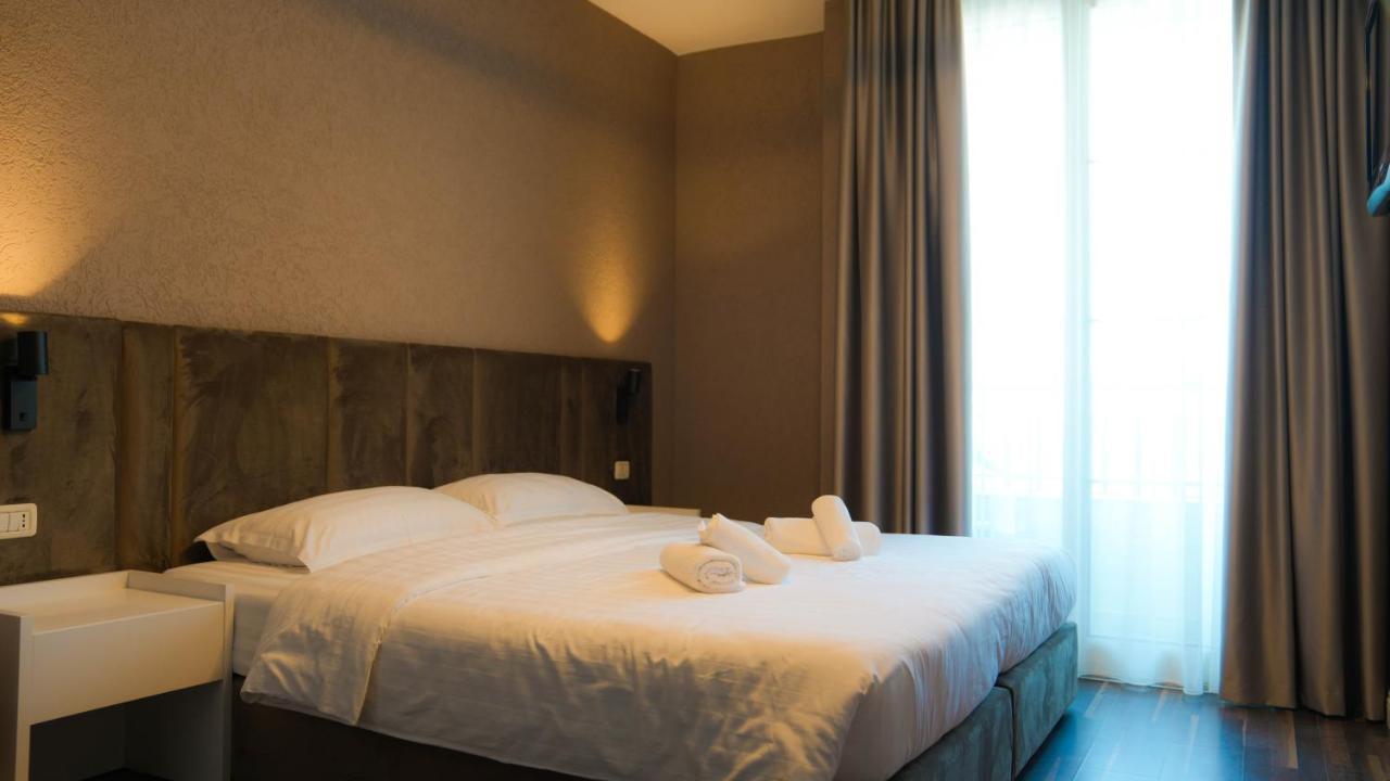 Hotel Majestic Дуррес Экстерьер фото
