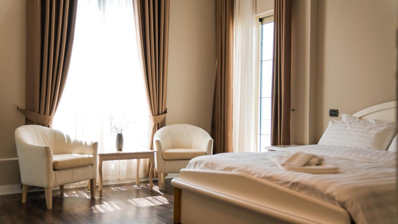 Hotel Majestic Дуррес Экстерьер фото