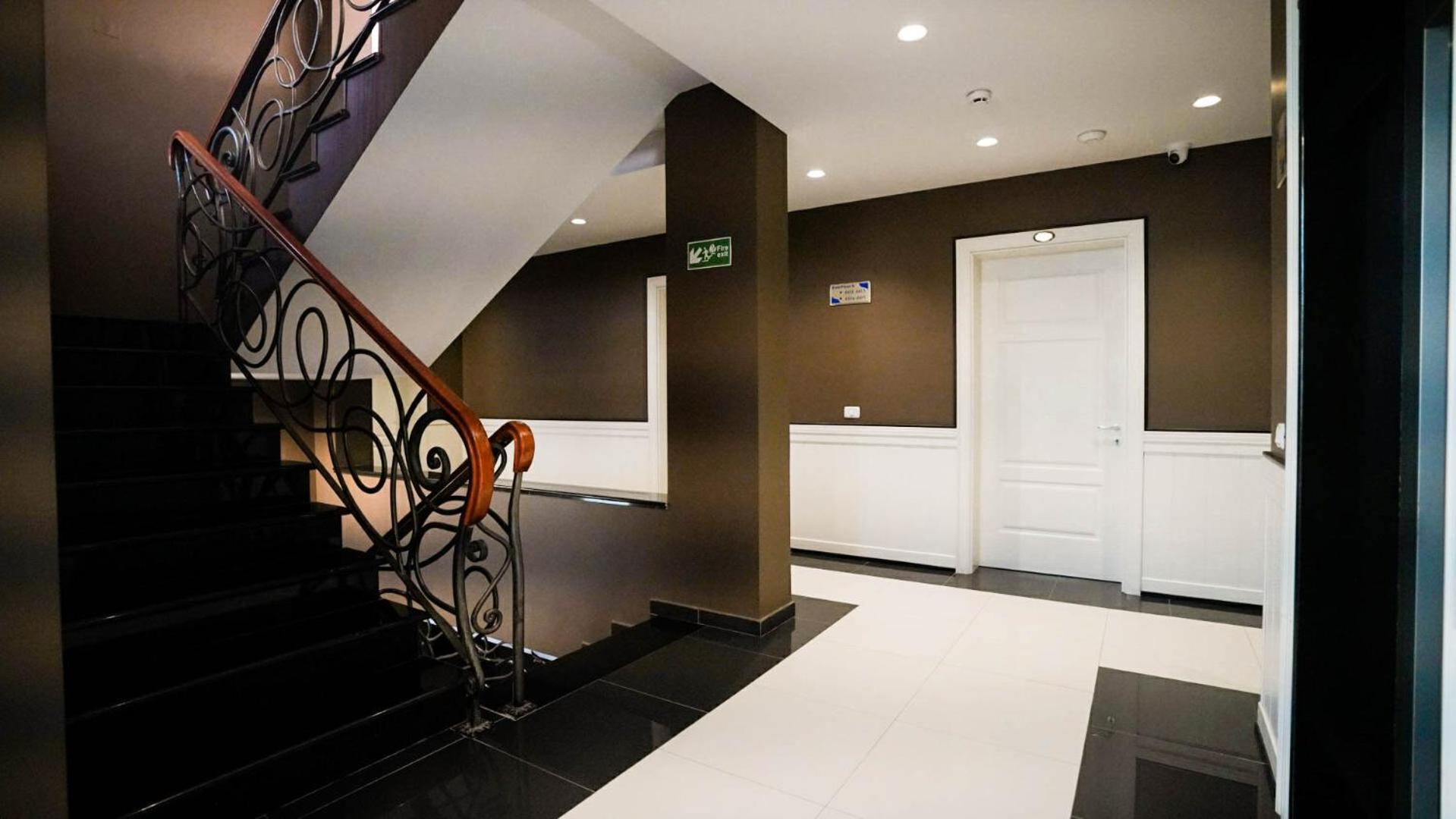 Hotel Majestic Дуррес Экстерьер фото