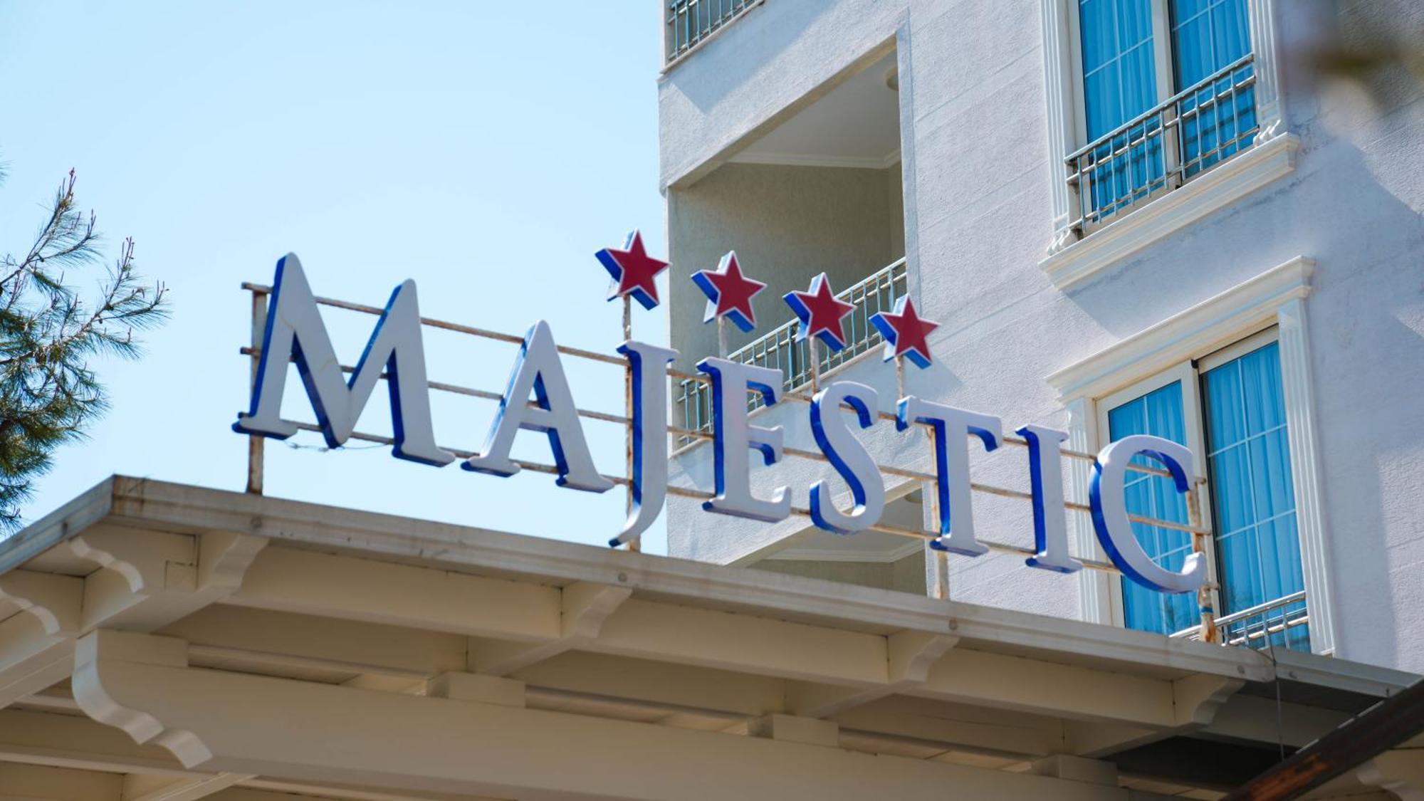 Hotel Majestic Дуррес Экстерьер фото