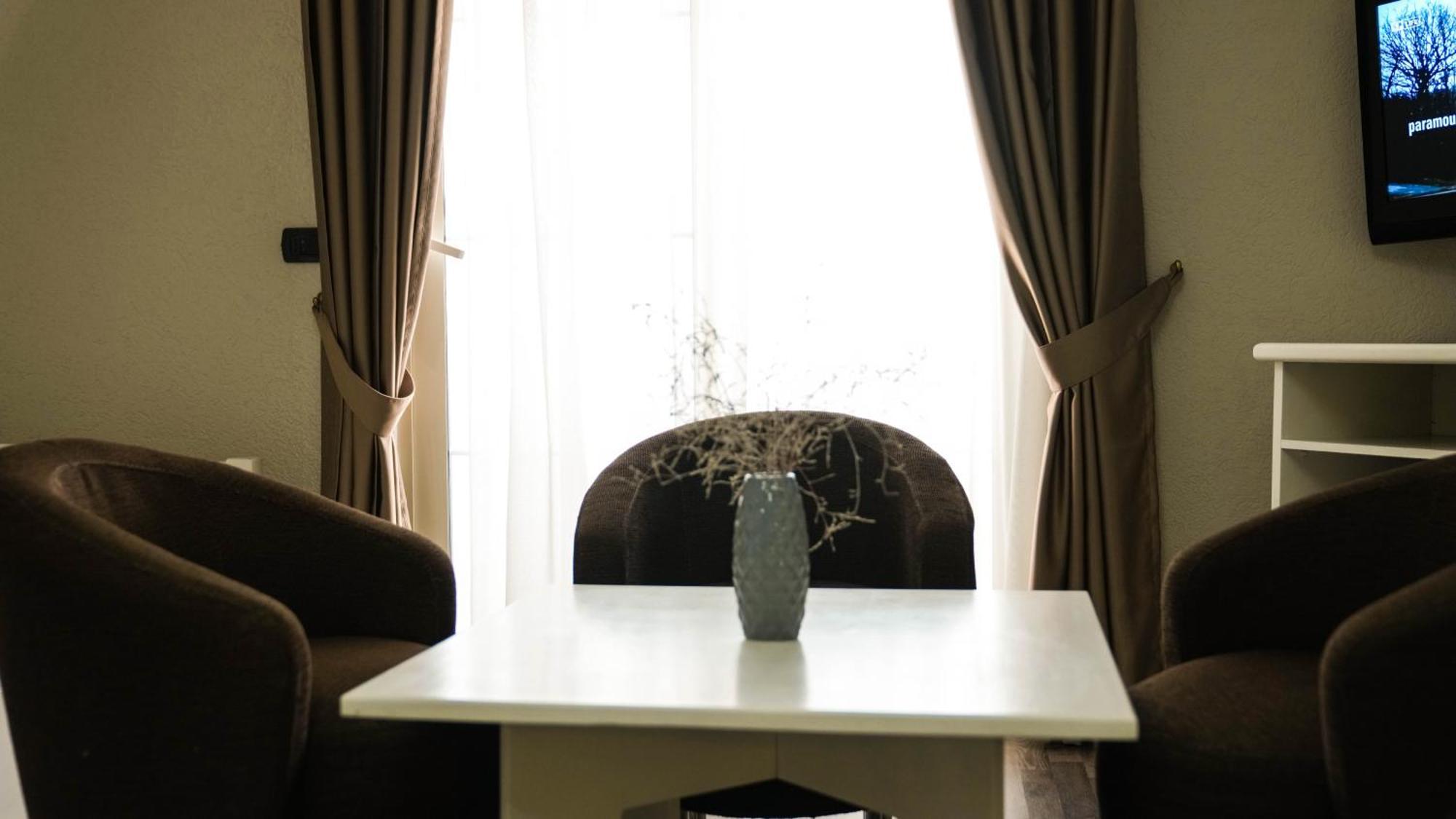 Hotel Majestic Дуррес Экстерьер фото