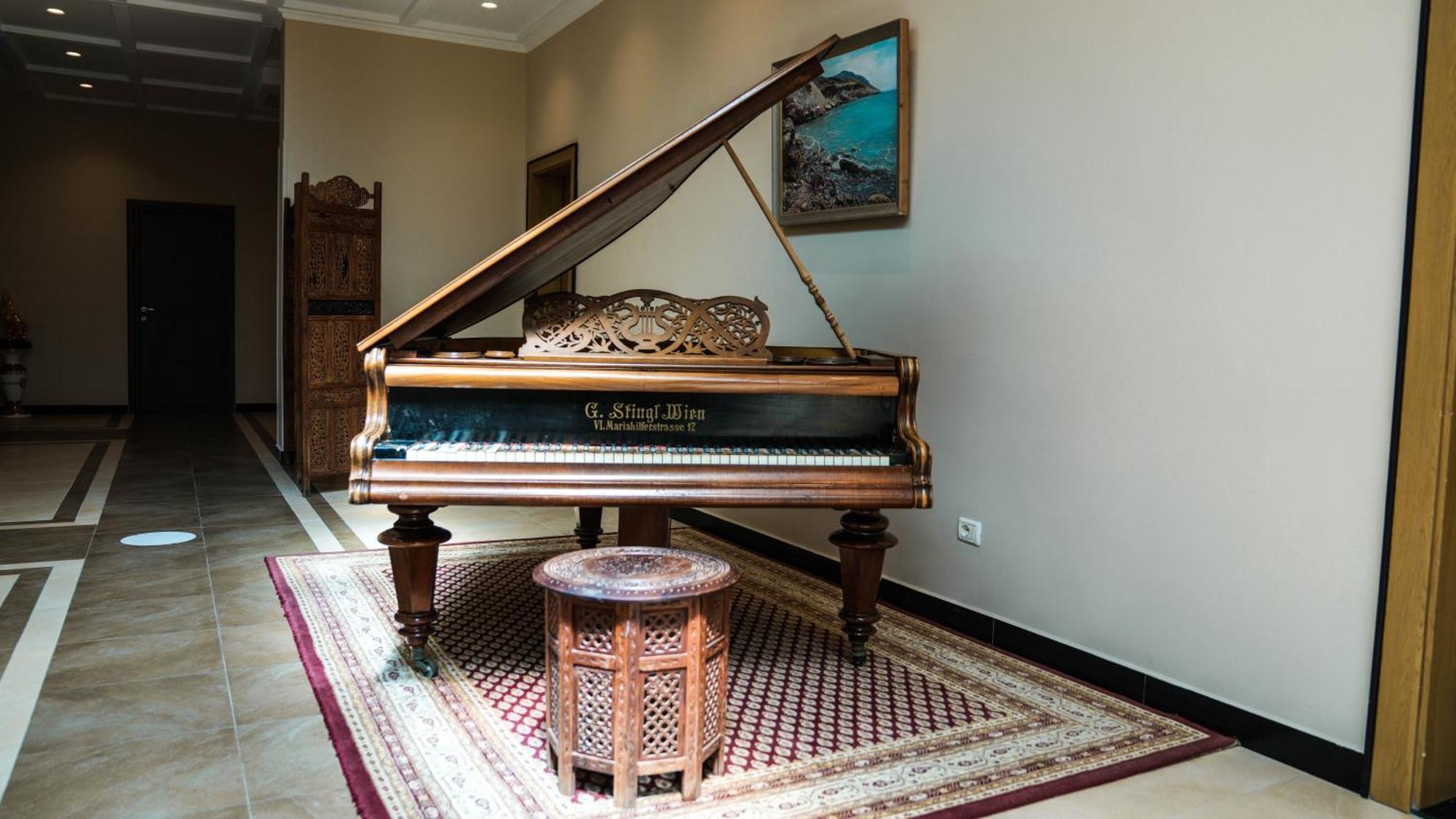 Hotel Majestic Дуррес Экстерьер фото