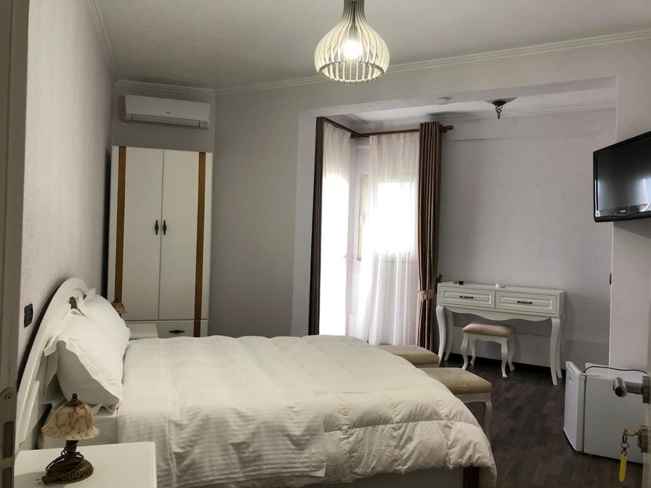 Hotel Majestic Дуррес Экстерьер фото